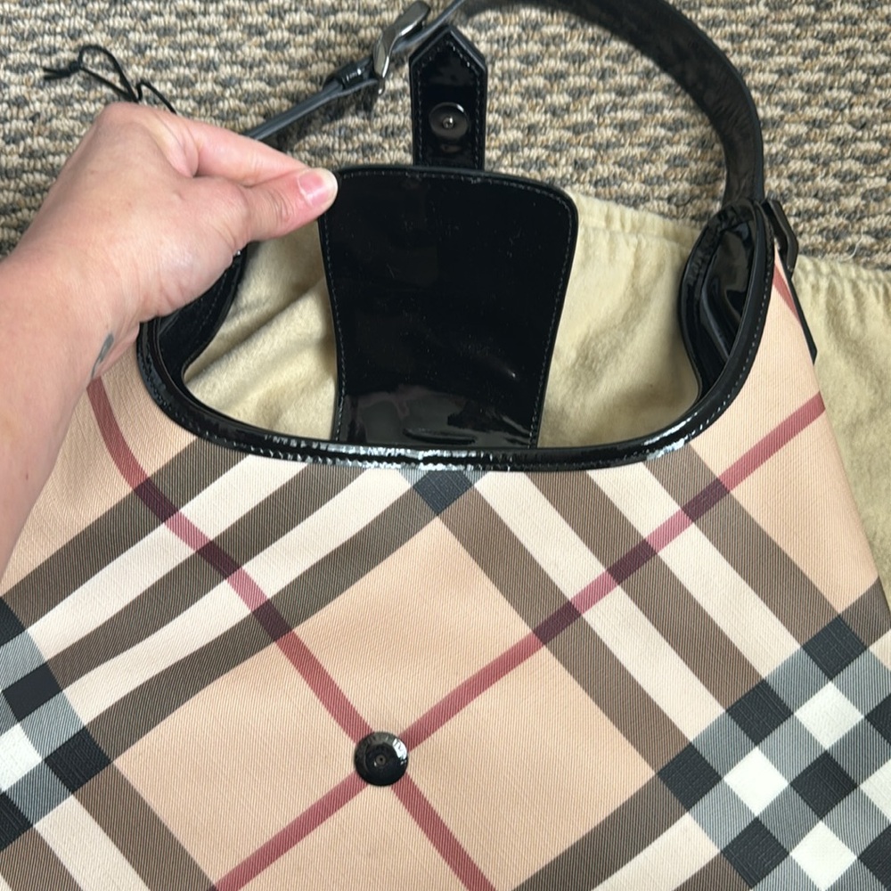 Burberry Nova Check Shoulder Bag - Picture 4 of 16